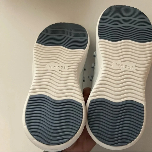Vessi Cityscape baby blue waterproof sneakers size 8 LIKE NEW - Picture 4 of 7